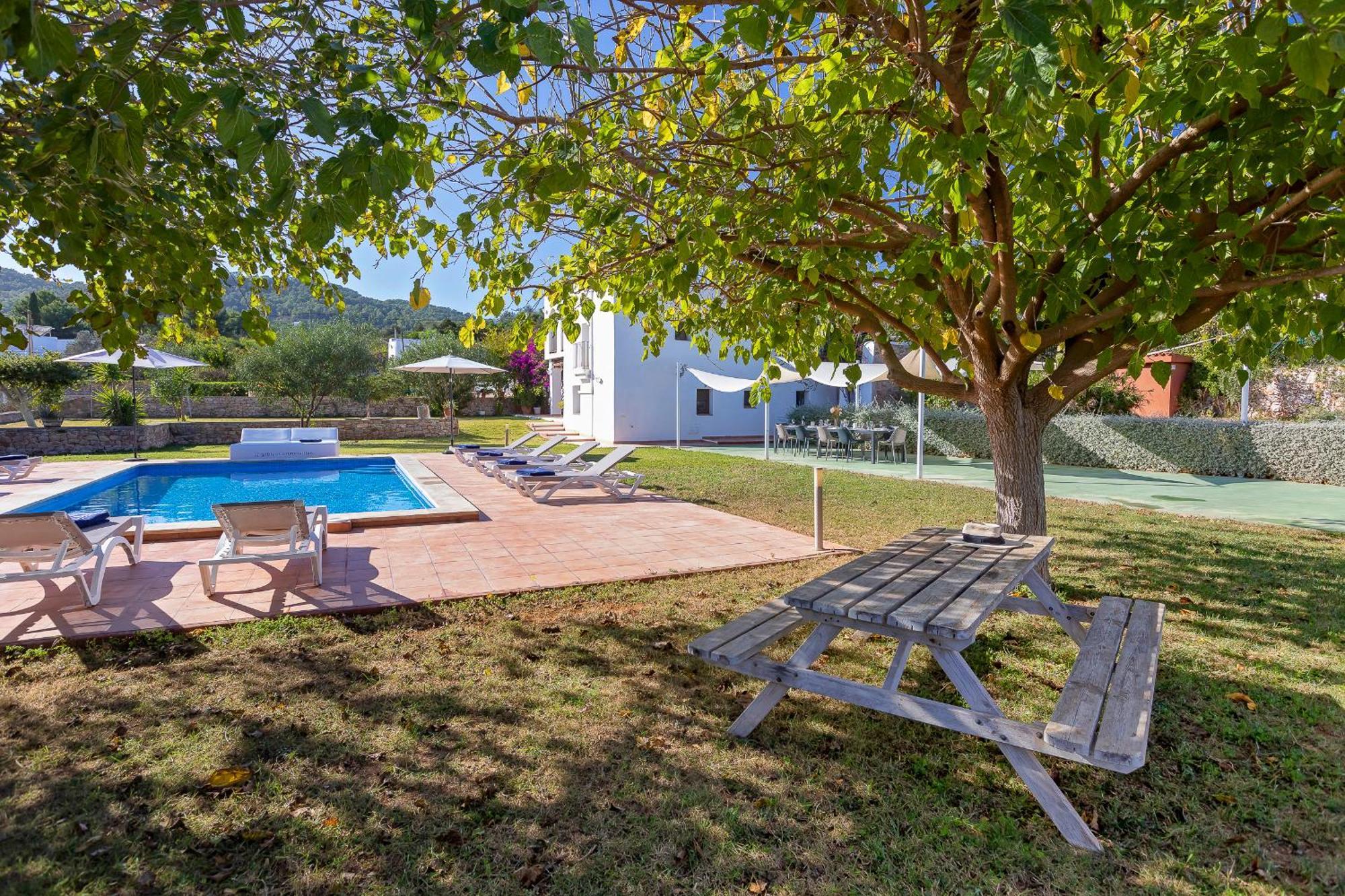 In Sleeps 10 - Sa Vinya Villa *