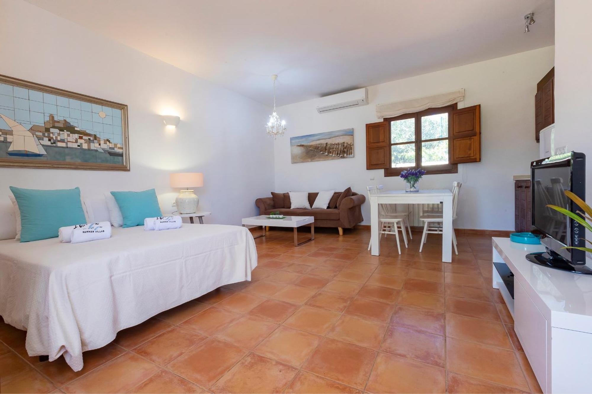 In Sleeps 10 - Sa Vinya Sant Josep de sa Talaia