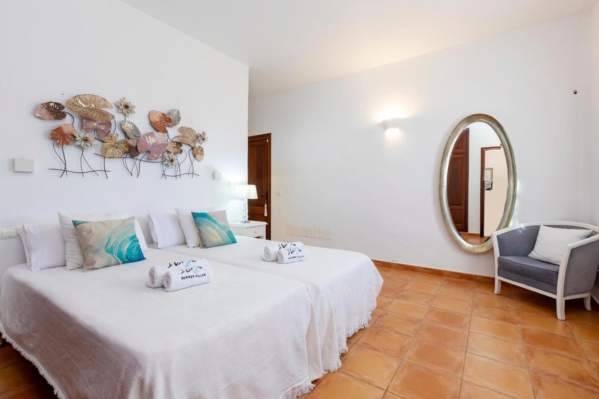 In Sleeps 10 - Sa Vinya Villa