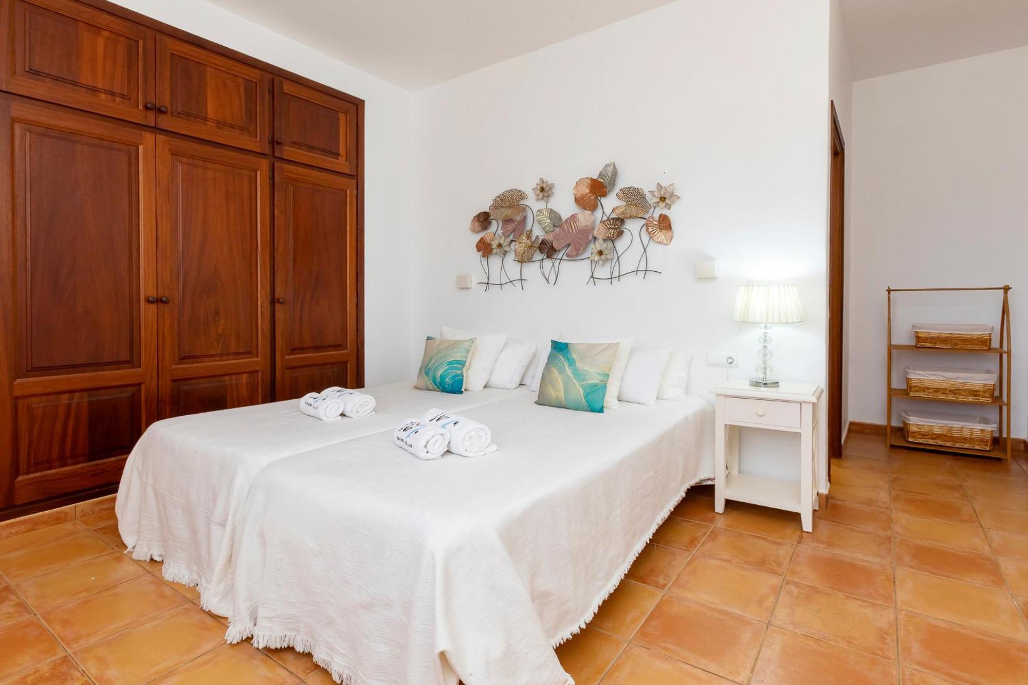 In Sleeps 10 - Sa Vinya Villa Sant Josep de sa Talaia