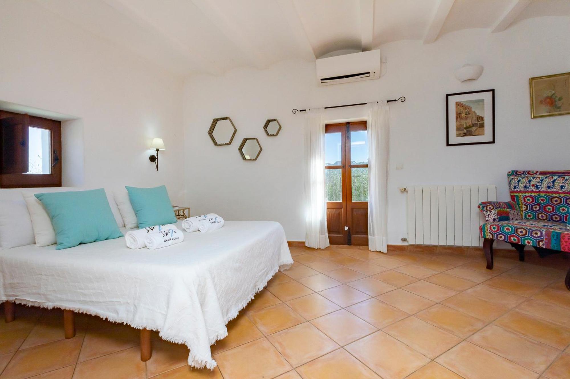 In Sleeps 10 - Sa Vinya