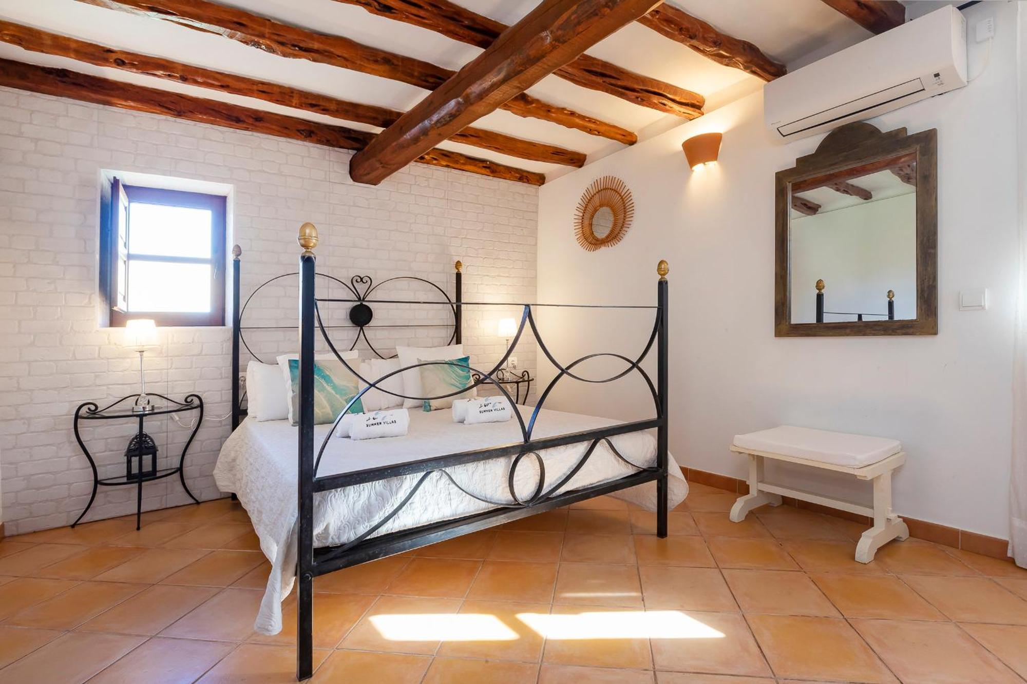 In Sleeps 10 - Sa Vinya *