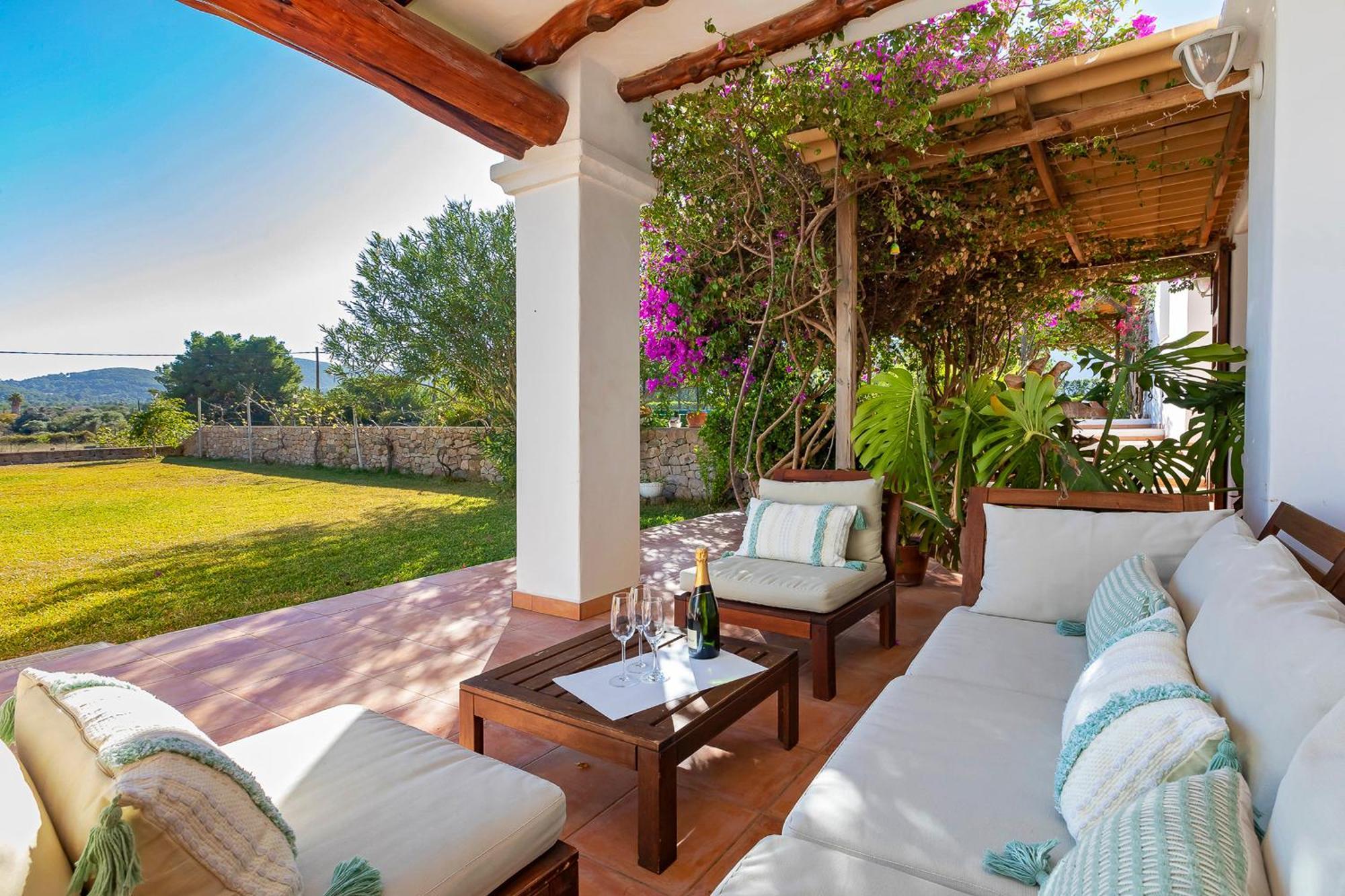 In Sleeps 10 - Sa Vinya Villa *