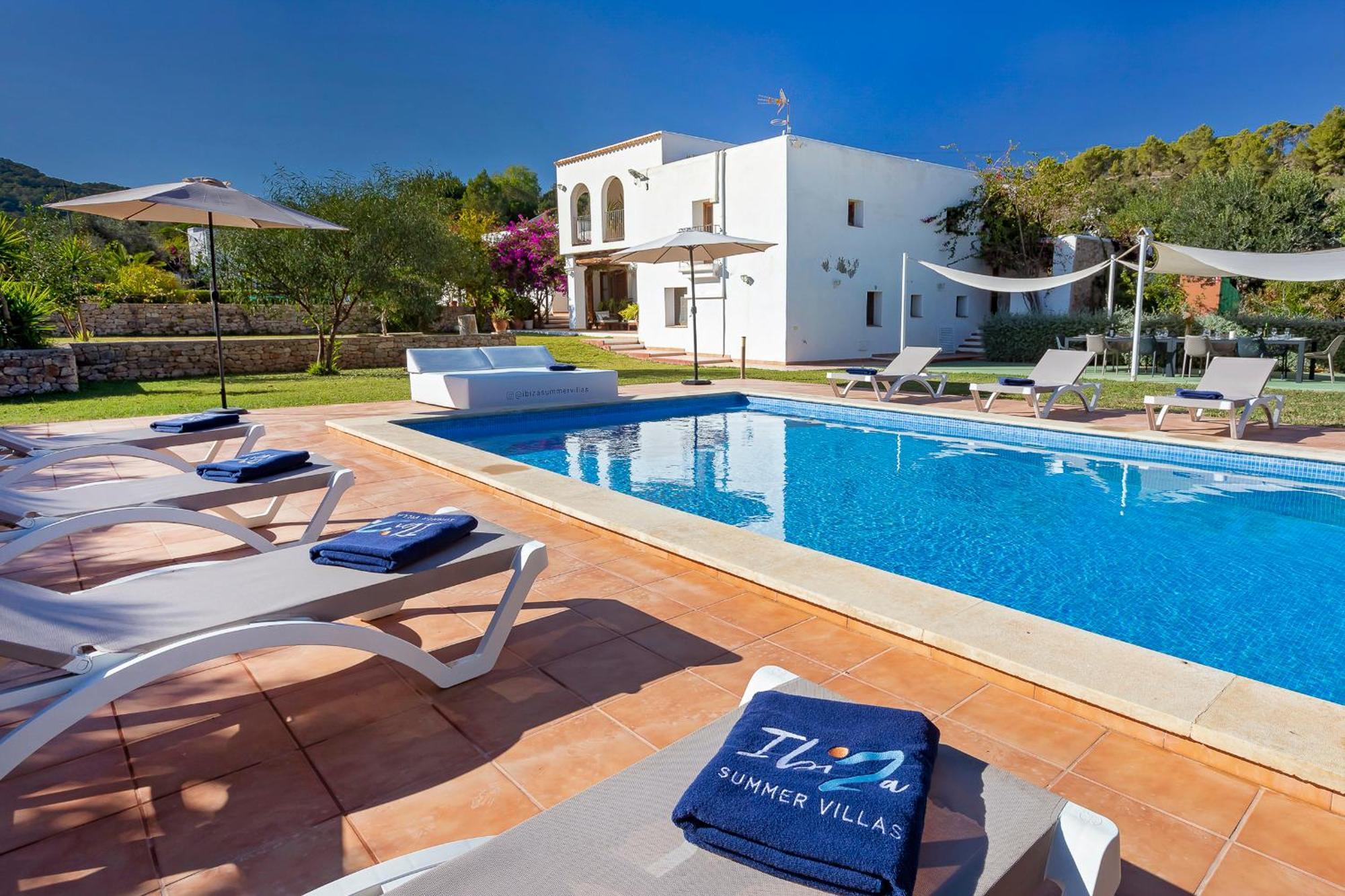 Villa In Sleeps 10 - Sa Vinya