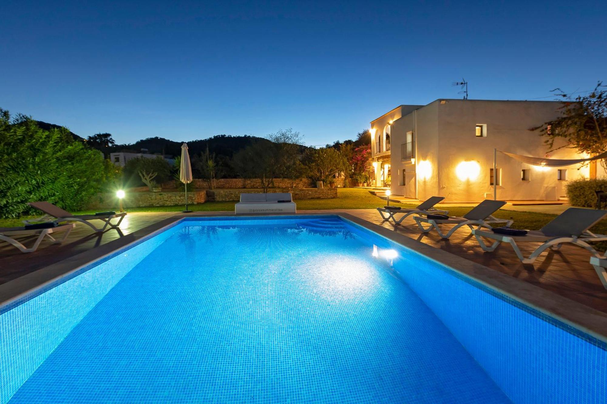 In Sleeps 10 - Sa Vinya Villa