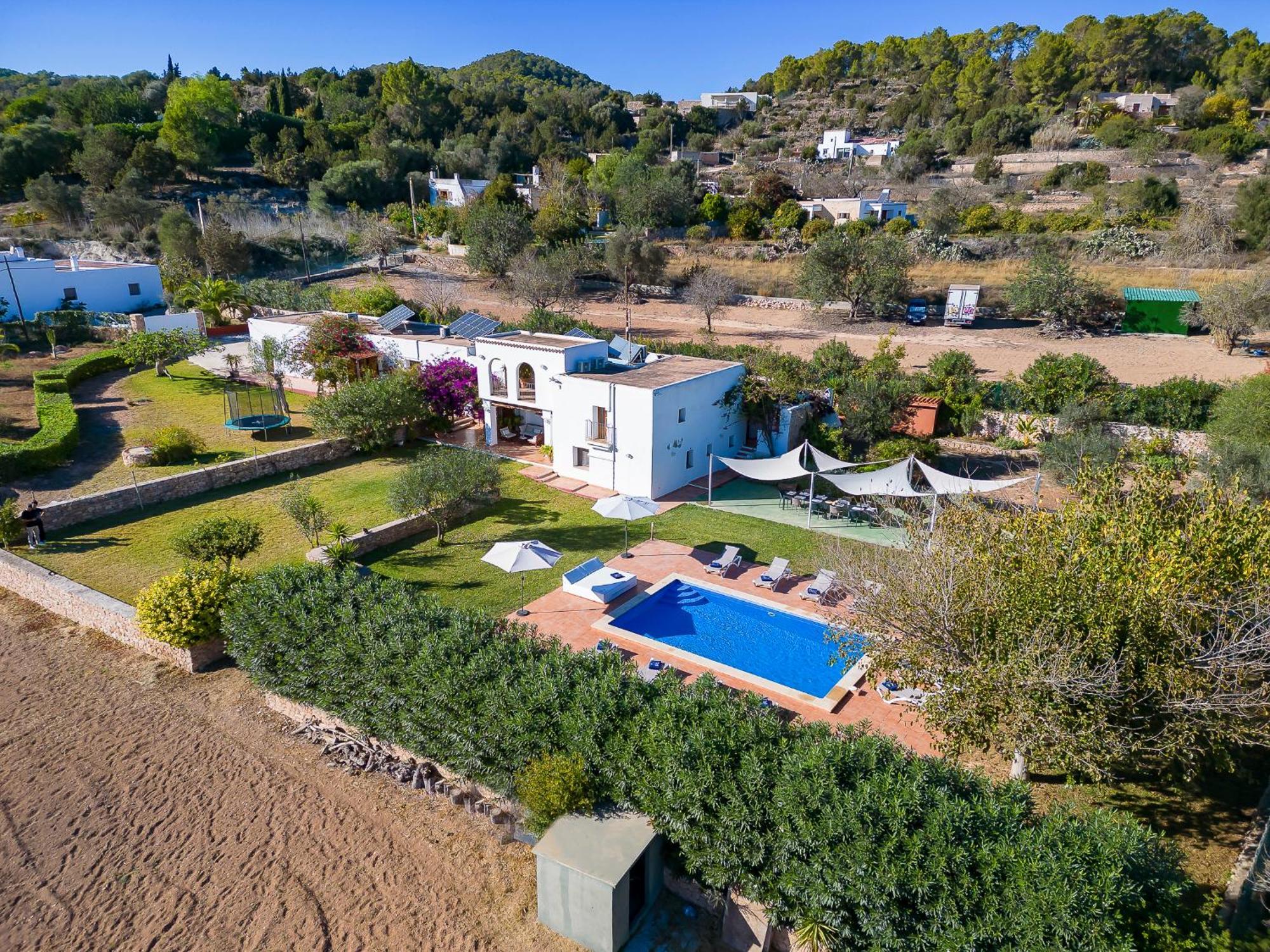 In Sleeps 10 - Sa Vinya Villa *